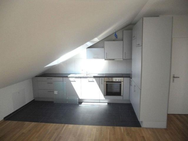 Attraktive 2.5 Zi Dachwohnung mit grossem Balkon