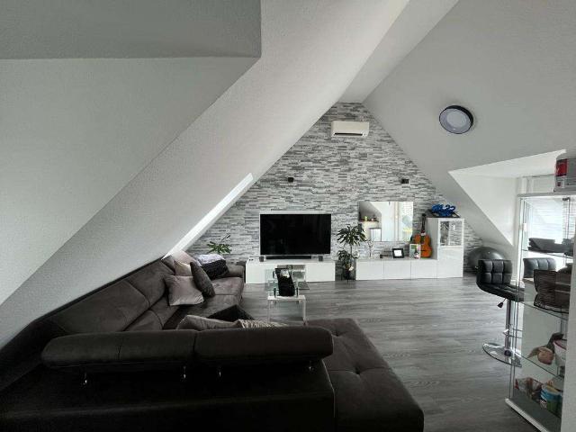 Attraktive 2,5 Zimmerwohnung mit Dachterrasse und Klimaanlage
