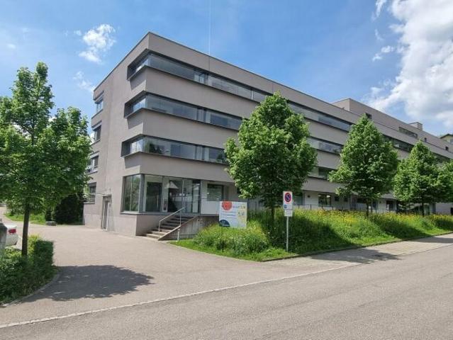 Attraktive 2.5 Zimmerwohnung im Grünen