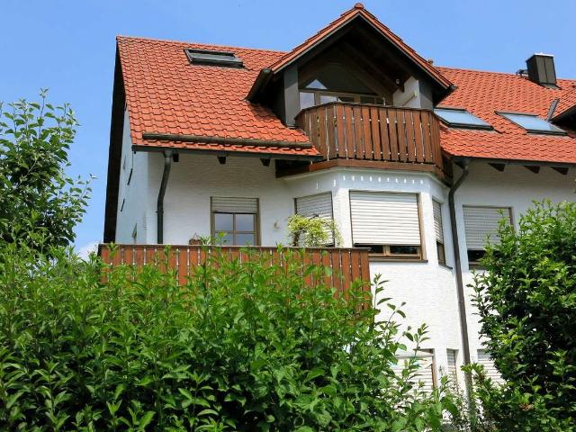 Attraktive 2,5 Zimmer DG Wohnung mit Galerie, Fußbodenheizung, Loggia