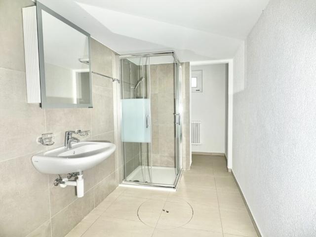 ATTRAKTIVE 2.5 ZIMMER WOHNUNG IN MÜNTSCHEMIER