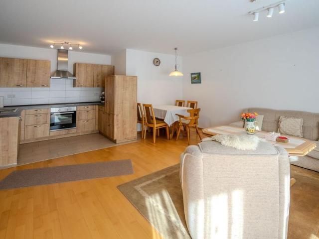 Attraktive 2,5 Zimmer Wohnung mit großzügigem Wohnbereich und Südbalkon