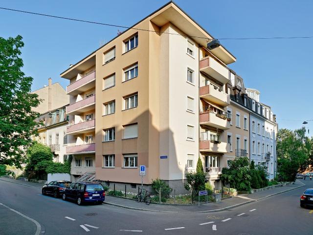 Attraktive 2.5 Zimmer Wohnung mit Terrasse an zentraler Lage