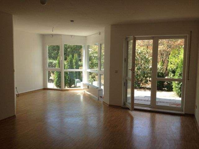 Attraktive 2,5 Zimmer Wohnung mit TG. Stellplatz und kleinem Gartenanteil