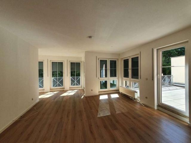 Attraktive 2 Raum Wohnung mit Einbauküche und großer Terrasse in ruhiger Wohnlage zu vermieten