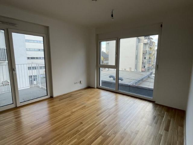 attraktive 2 raum wohnung mit balkon, zentral gelegen!