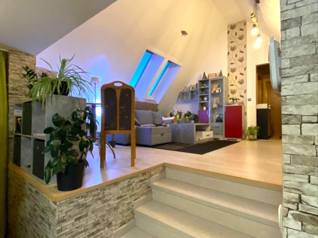Attraktive 2 Raum Wohnung mit Loggia und TG Stellplatz in Altenburg zu verkaufen