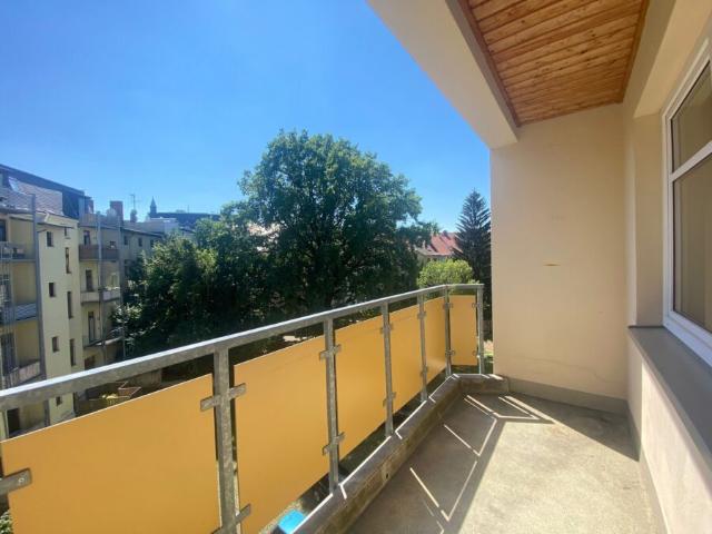 attraktive 2 Raumwohnung mit Balkon, Fahrstuhl und Stellplatz im Dachgeschoss !