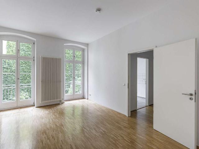 Attraktive 2 Zimmer Altbauwohnung mit Balkon in gefragter Lage am Engeldamm