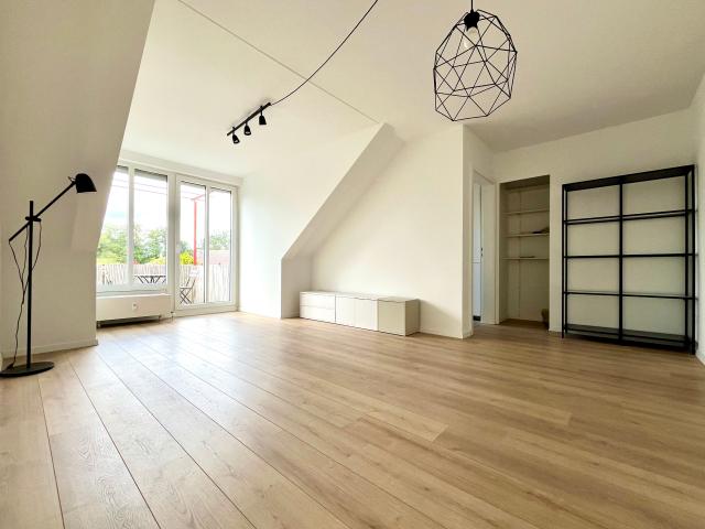Attraktive 2 Zimmer Dachgeschosswohnung mit Balkon in Martinsried