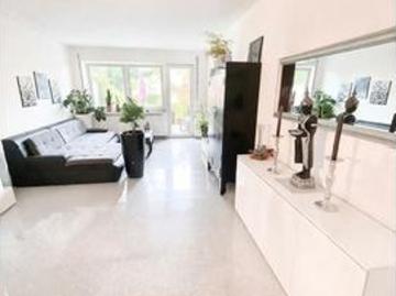 Attraktive 2 Zimmer Wohnung auf Erbpacht mit Terrasse und Tiefgaragenstellplatz inklusive