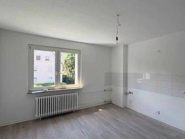 Attraktive 2 Zimmer Wohnung – frisch modernisiert mit Balkon und Badewanne