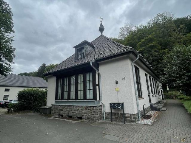 Attraktive 2 Zimmer Wohnung im historischen Schulgebäude zu verkaufen