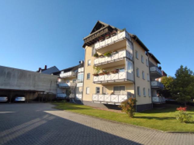 Attraktive 2 Zimmer Wohnung in Rathenow Bahnhofstraße mit zwei Balkonen, Einbauküche und Carport