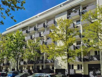 Attraktive 2 Zimmer Wohnung in Wilmersdorf mit Aufzug, Balkon und Tageslichtbad
