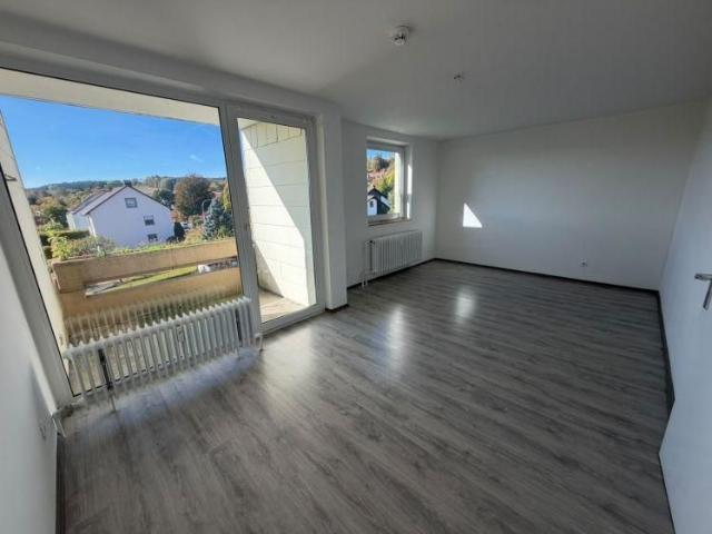 Attraktive 2 Zimmer Wohnung mit Balkon und ca. 56 m² Wohnfläche in Wunsiedel