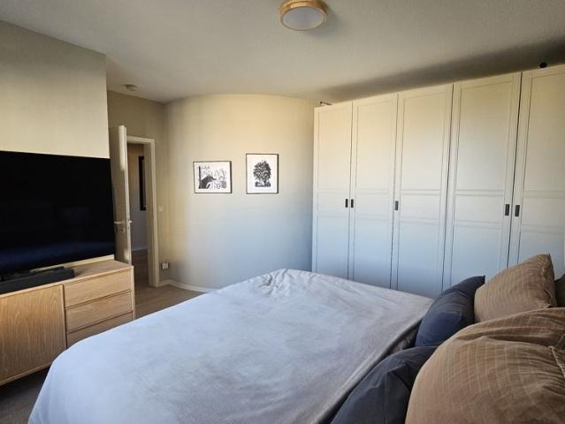 Attraktive 2 Zimmer Wohnung mit Balkon und traumhaftem Schlossblick sowie Aufzug