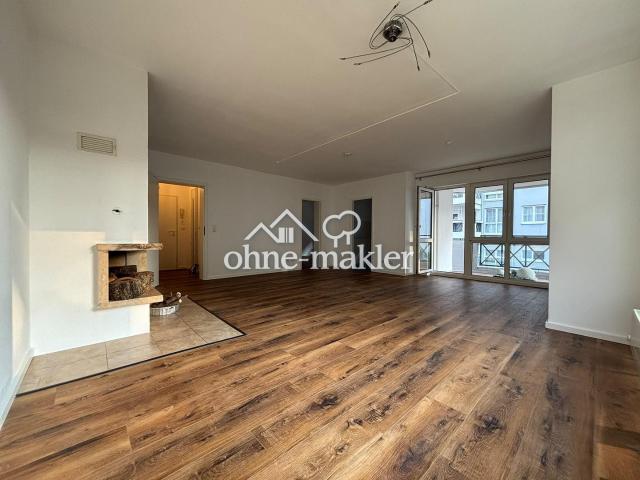 Attraktive 2 Zimmer Wohnung mit Balkon, Kamin und optionaler Garage