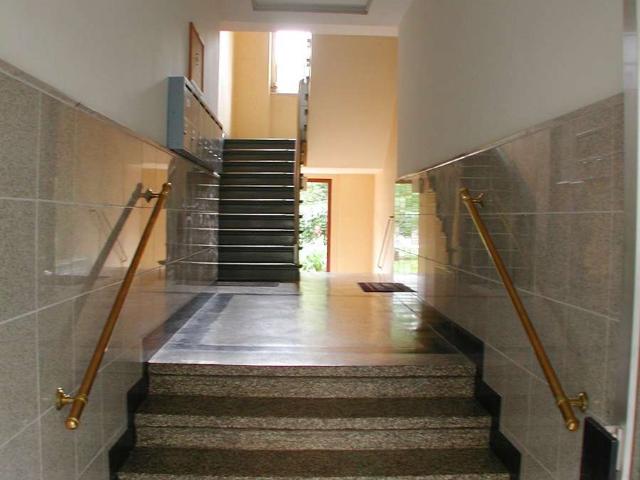Attraktive 2 Zimmer Wohnung mit Einbauküche in einer gepflegten und begrünten Wohnanlage