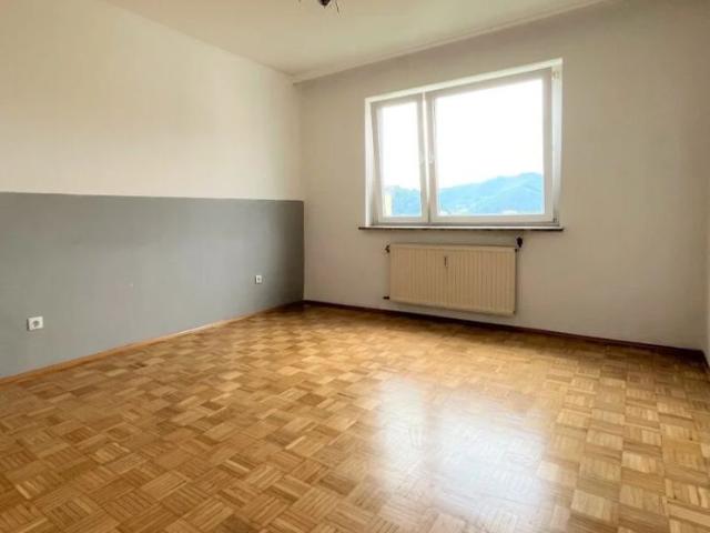 Attraktive 2 Zimmer Wohnung mit Einbauküche und Loggia!