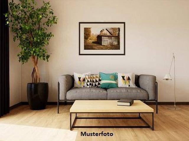 Attraktive 2 Zimmer Wohnung mit großzügigem Balkon und Kellerabteil