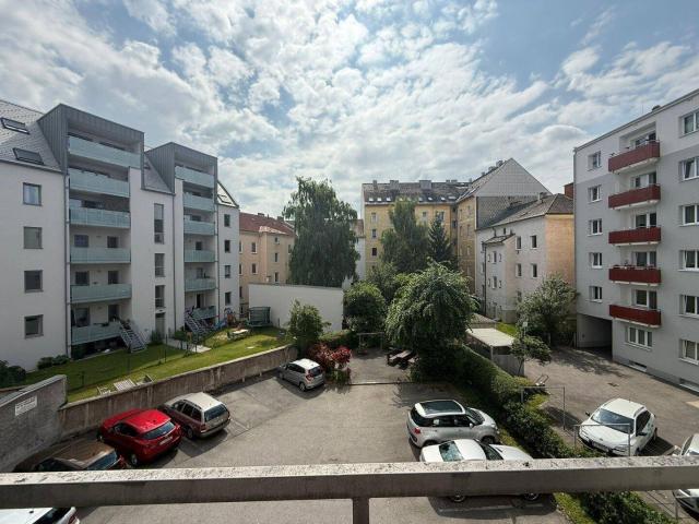 Attraktive 2 Zimmer Wohnung mit Loggia und toller Infrastruktur!