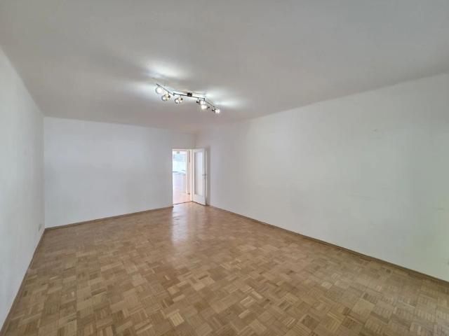 Attraktive 2 Zimmer Wohnung mit Loggia in Grünlage