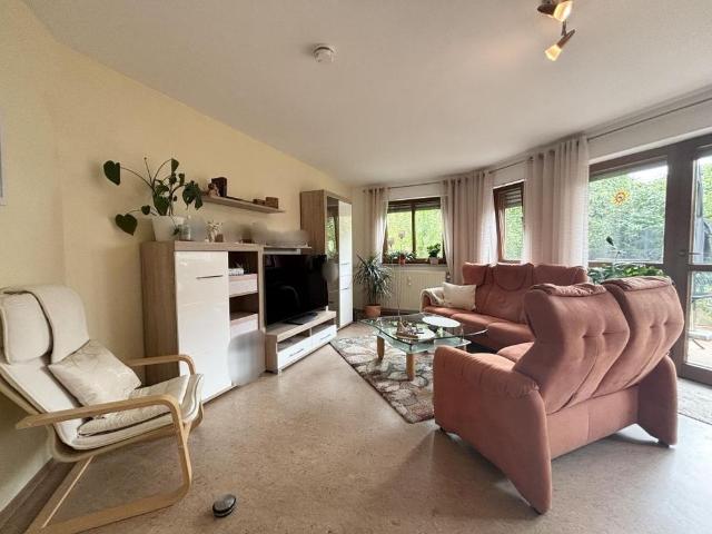 Attraktive 2 Zimmer Wohnung mit Terrasse, Garten und Carport