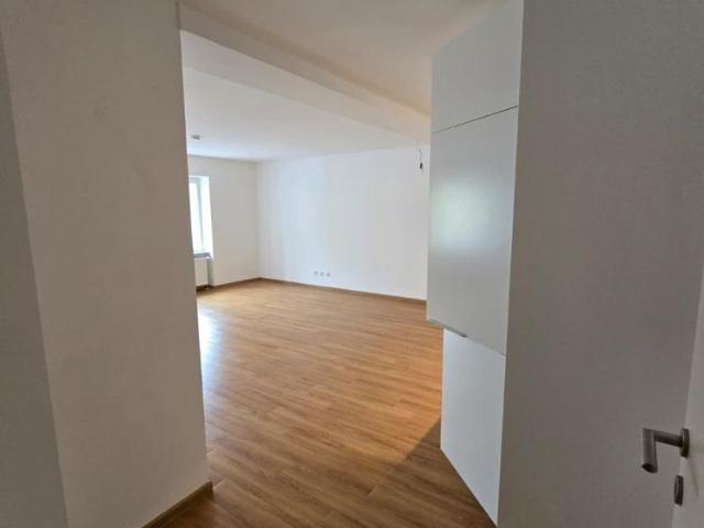 Attraktive 2 Zimmerwohnung inkl. Küche und Abstellraum im Zentrum Top 4