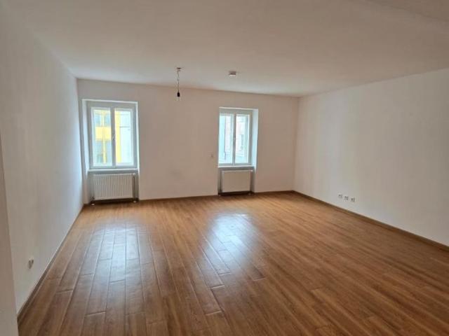 Attraktive 2 Zimmerwohnung inkl. Küche und Abstellraum im Zentrum Top 4