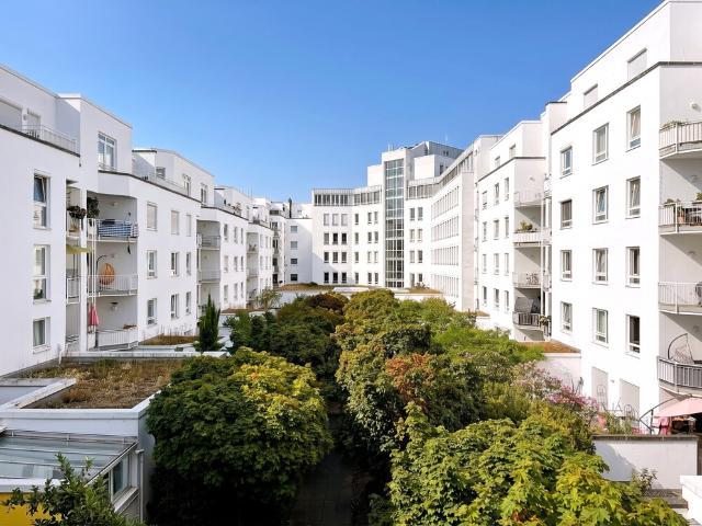 Attraktive 2 ZKB Eigentumswohnung mit Balkon und Duplex Tiefgaragenstellplatz in Ludwigshafen