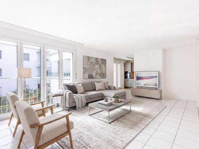 attraktive 3.5 Zimmerwohnung mit verglastem Balkon