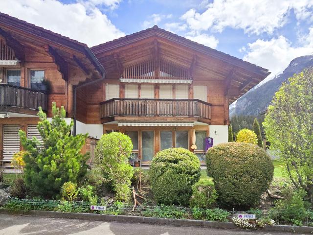 Attraktive 3.5 Zimmer Erdgeschosswohnung in einem Zweifamilienhaus in Kandersteg