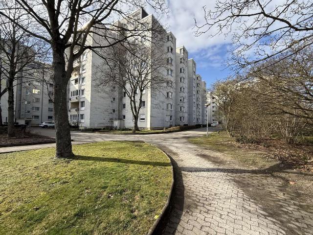 Attraktive 3,5 Zimmer Wohnung mit Loggia in Westhagen mit viel Potenzial in guter Lage