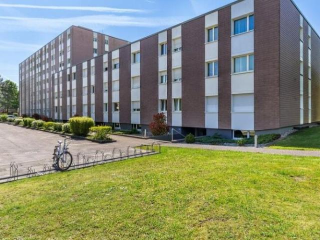 Attraktive 3.5 Zimmer Wohnung mit moderner Küche und Blick ins Grüne