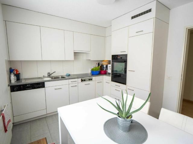 Attraktive 3.5 Zimmer Wohnung mit Südbalkon in Domat/Ems