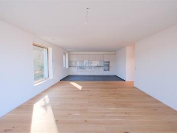 Attraktive 3.5 Zimmer Terrassenwohnung in ruhiger Hanglage mit Rheinblick