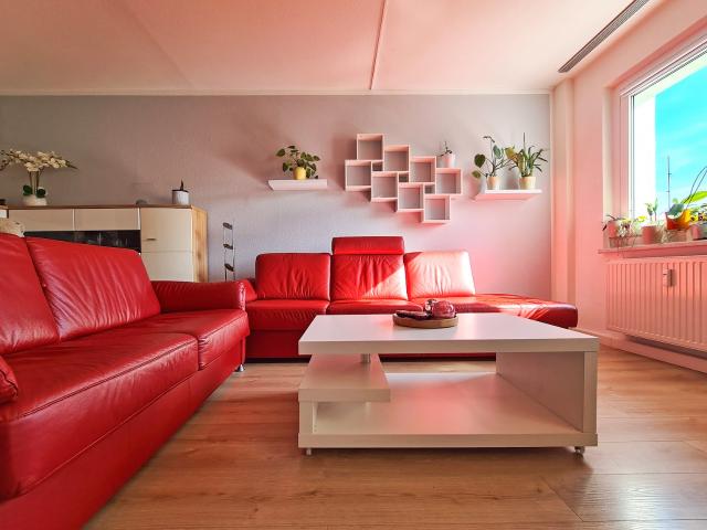 Attraktive 3 Raum Wohnung mit Balkon, Aufzug & wertiger Ausstattung zur Übernahme VHB