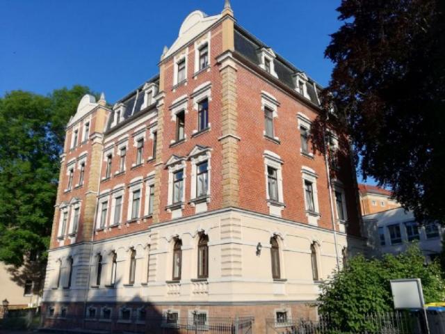 ATTRAKTIVE 3 ZI Wohnung im Hochparterre in stattlichem Altbau