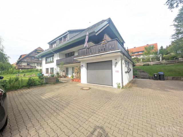 Attraktive 3 Zimmer Maisonette Wohnung in sonniger Lage mit herrlichem Blick auf die Berner Alpen!