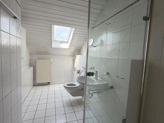 Attraktive 3 Zimmer Dach Wohnung in schöner Lage – Gartenmitbenutzung