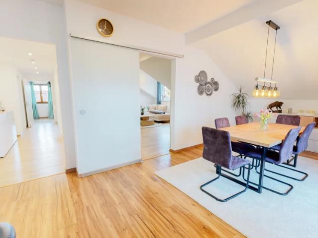 Attraktive 3 Zimmer Dachgeschosswohnung in Unterschweinbach