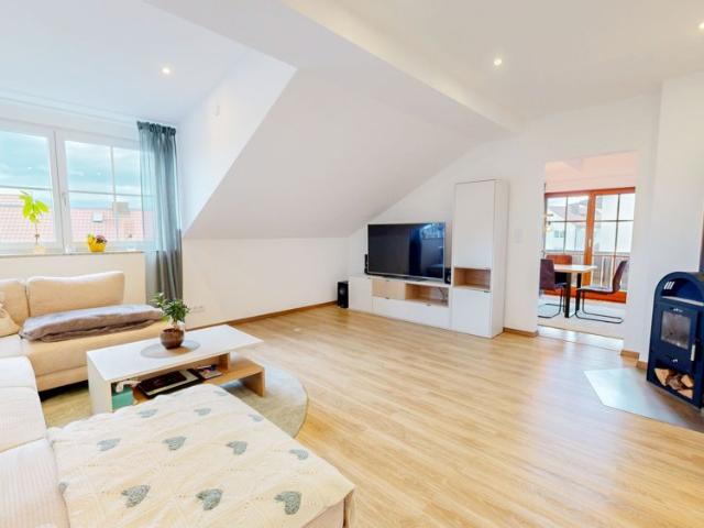 Attraktive 3 Zimmer Dachgeschosswohnung in Unterschweinbach