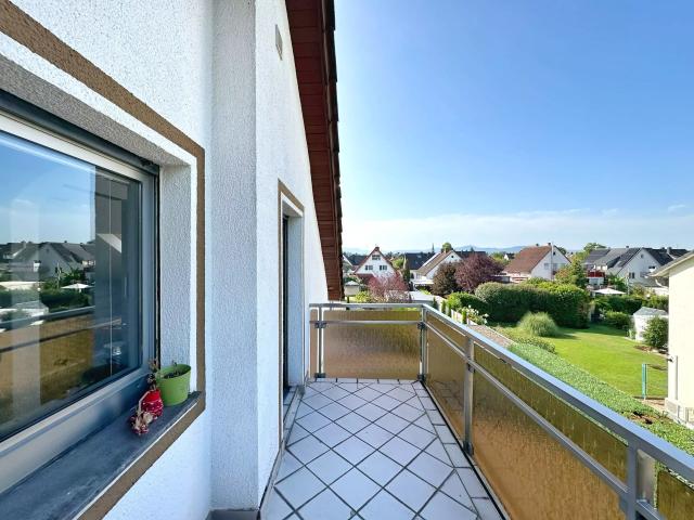 Attraktive 3 Zimmer Dachgeschosswohnung mit sonnigem Südwest Balkon