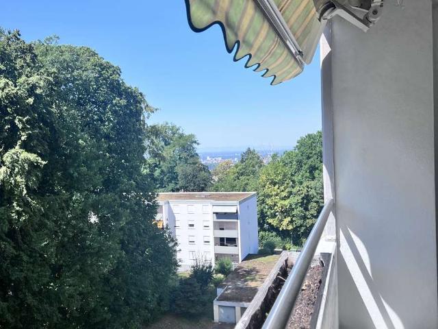 Attraktive 3 Zimmer Wohnung mit Balkon und Einbauküche in Karlsruhe Bergwald mit Blick ins Grüne