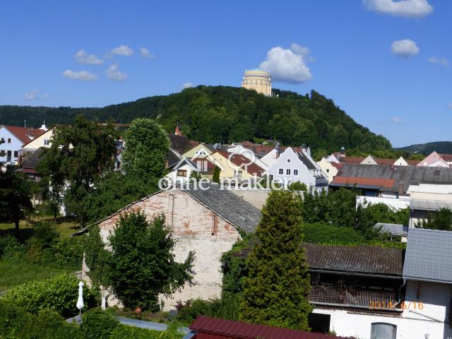 Attraktive 3 Zimmer Wohnung mit Balkon und Einbauküche in Kelheims schöner Altstadt