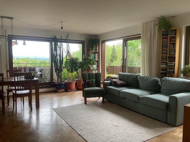 Attraktive 3 Zimmer Wohnung mit Balkon und zwei Stellplätzen in Tübingen