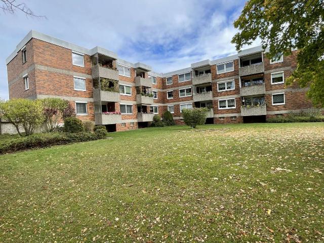 Attraktive 3 Zimmer Wohnung mit Balkon, Blick ins Grüne und eigener Garage