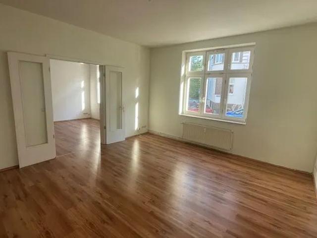 Attraktive 3 Zimmer Wohnung mit Balkon in der Schelfstadt zu mieten!