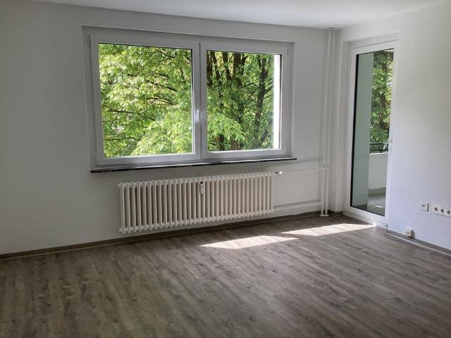 Attraktive 3 Zimmer Wohnung mit Balkon in grüner Lage zu vermieten